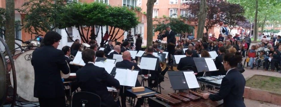 'Un viaje sonoro entre la plaza, el cine y la música popular'. Concierto de la Banda Municipal en San Martín