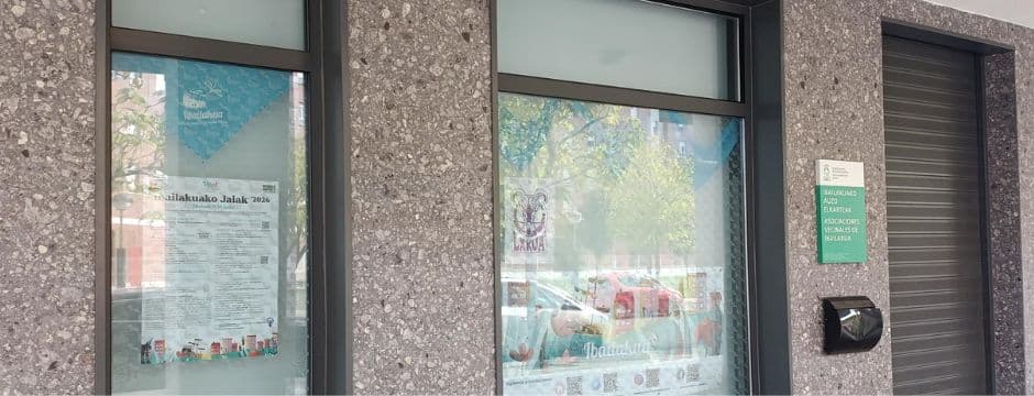 Visita para conocer el local de la Asociación Vecinal Ibailakua