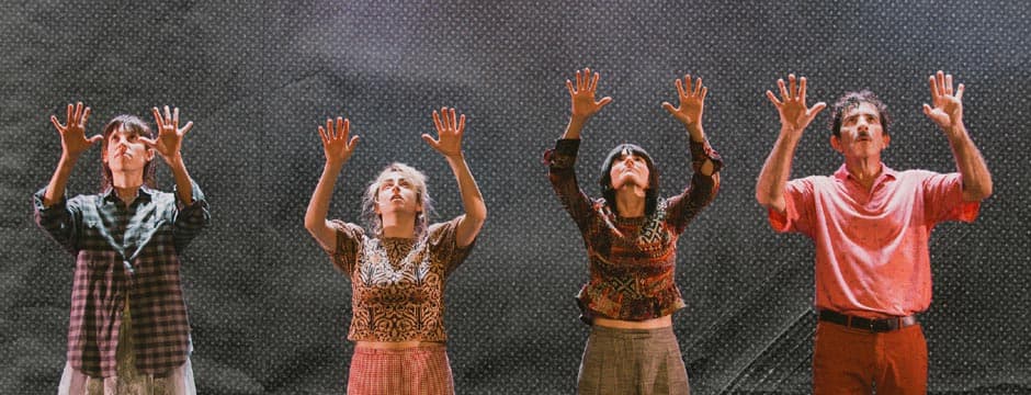 Escuela Feminista. Teatro: Bi baso bat ur